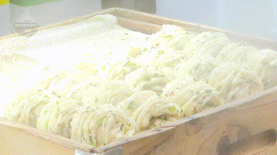 融！这些御寒姿势总有一款适合你麻将胡了试玩平台热腾腾、暖融(图12)