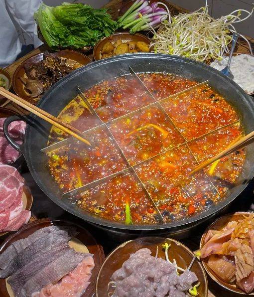 子”经济：深夜火锅背后的商机麻将胡了网址火锅行业的“夜猫