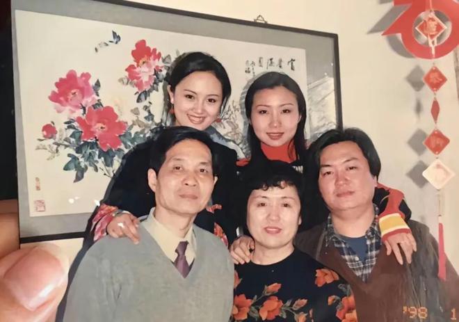 是画家祖籍无锡父亲为了母亲留在青岛麻将胡了模拟器朱媛媛家庭情况曝光哥(图9)