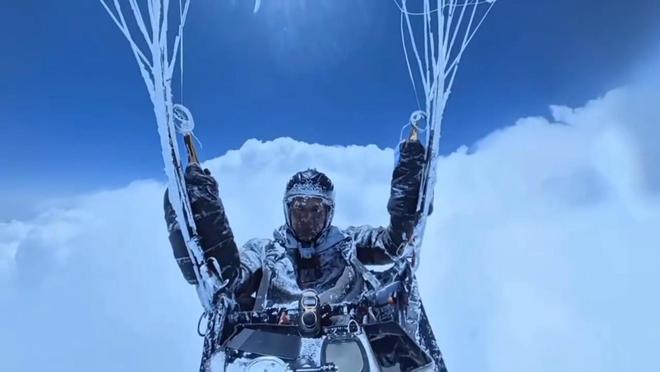 米高空后生还 知情人：飞行未报备已介入调查麻将胡了男子玩滑翔